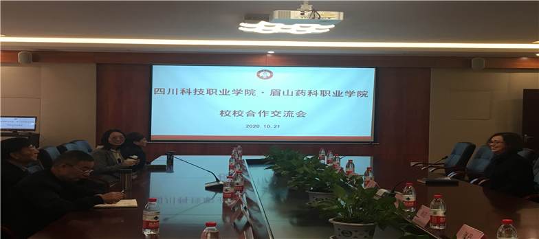 药学院、医护学院一行人到眉山药科学院参观交流(图5)