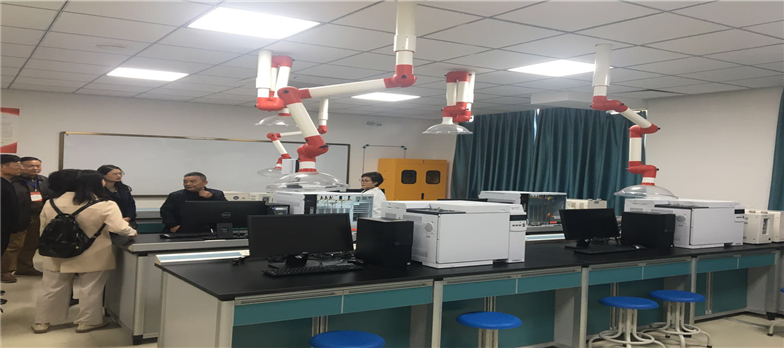 药学院、医护学院一行人到眉山药科学院参观交流(图4)