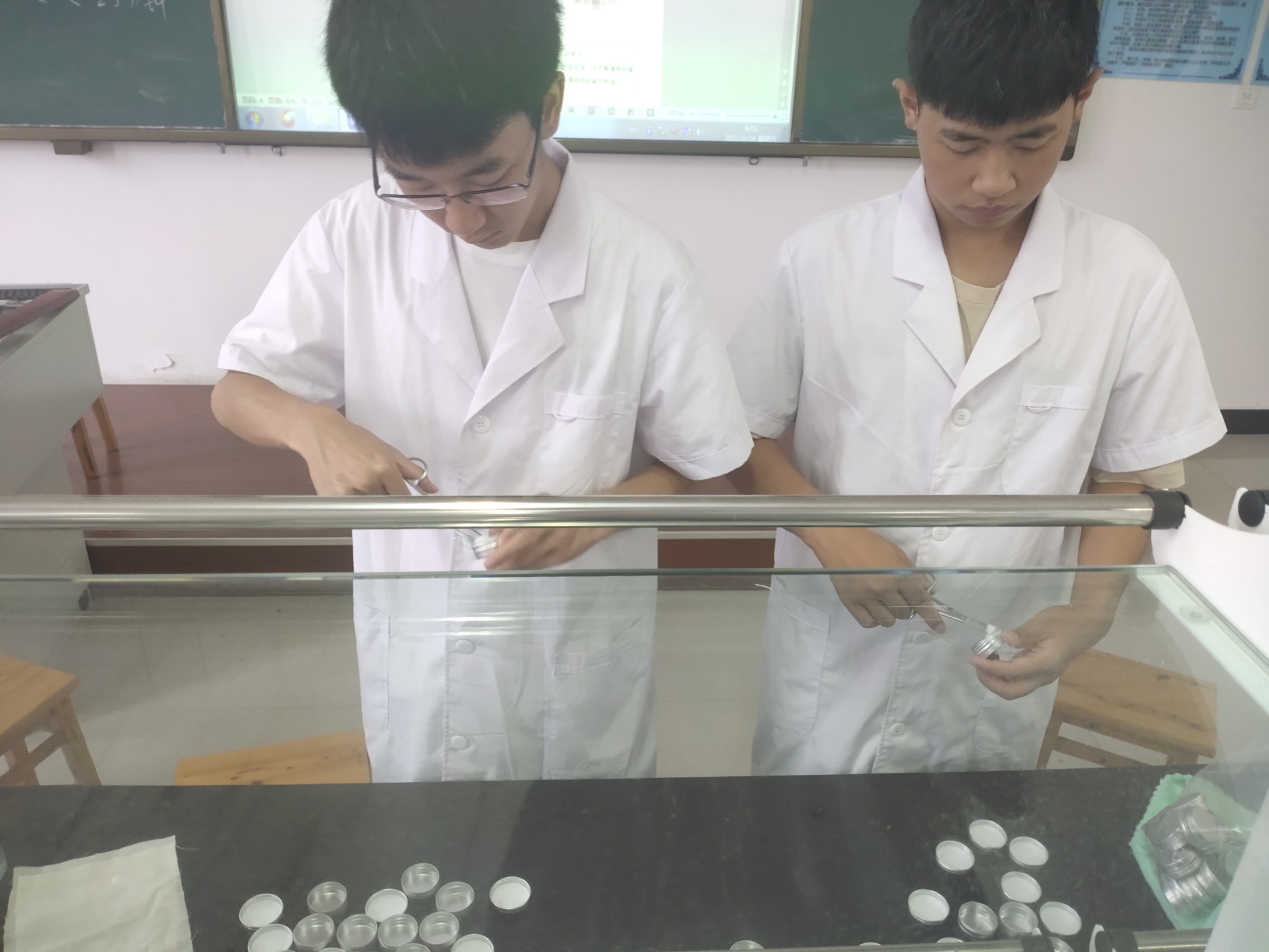 1-220F4115015N2.jpg