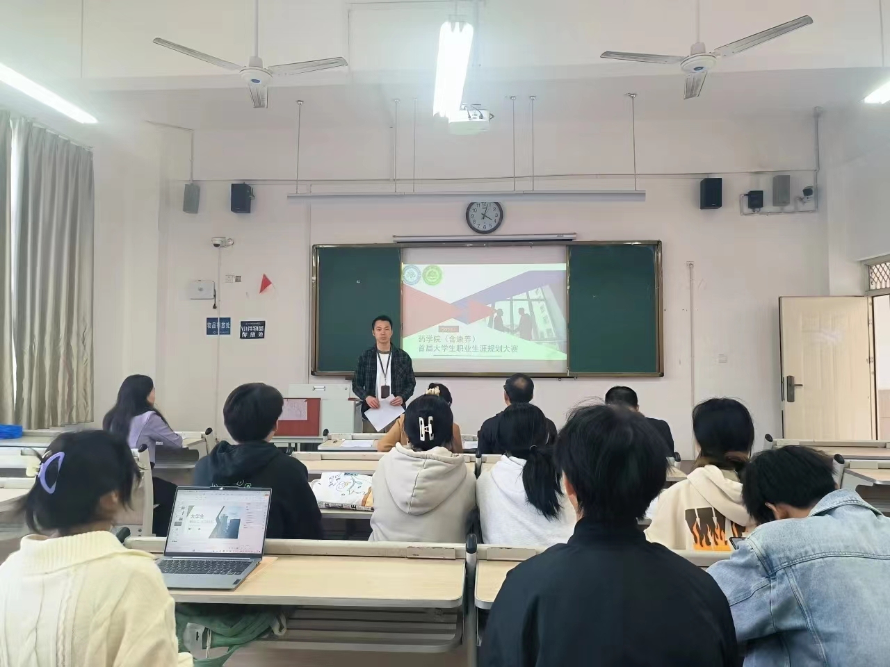 1-24032G41JH47.jpg